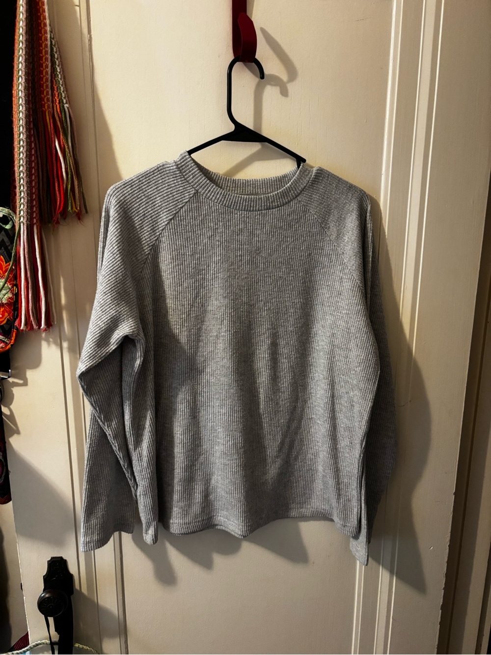 Hammacher Schlemmer Men's Light Gray Crewneck Ribbed Sweater large